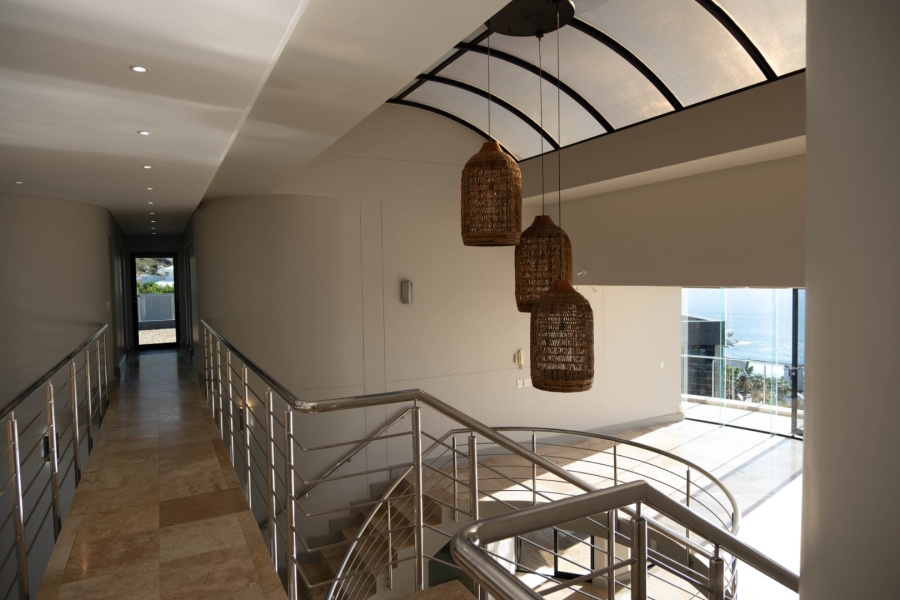 To Let 5 Bedroom Property for Rent in Llandudno Western Cape